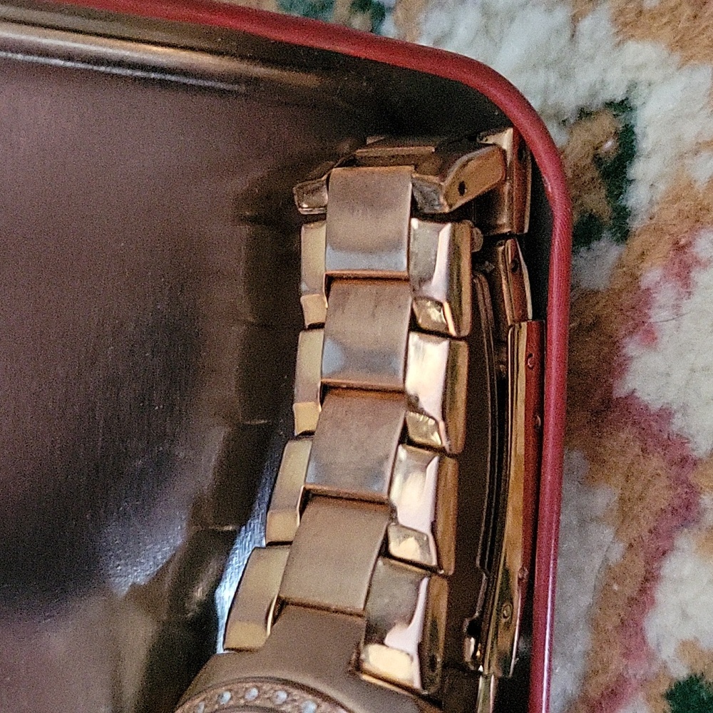 Fossil Rose Gold Watch w Rose Gold Face & Sparkling Accents - Picture 3 of 7